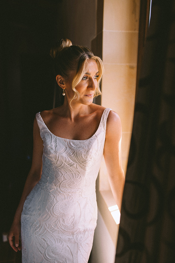 chic-summer-wedding-crete-all-white-romantic-florals_10