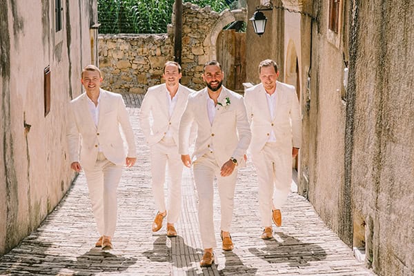 chic-summer-wedding-crete-all-white-romantic-florals_14