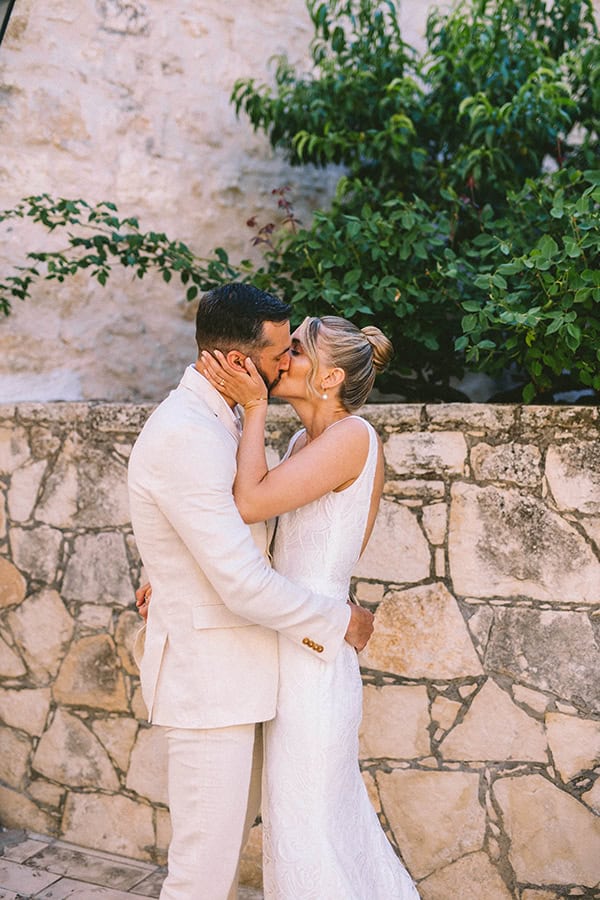 chic-summer-wedding-crete-all-white-romantic-florals_32