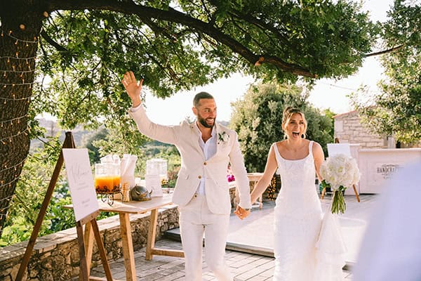 chic-summer-wedding-crete-all-white-romantic-florals_38z