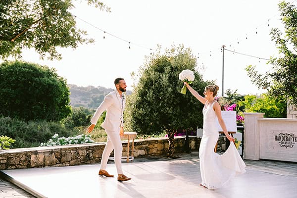 chic-summer-wedding-crete-all-white-romantic-florals_43