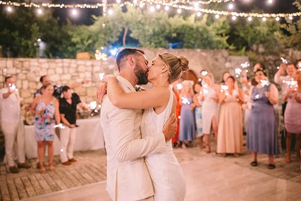 chic-summer-wedding-crete-all-white-romantic-florals_50x