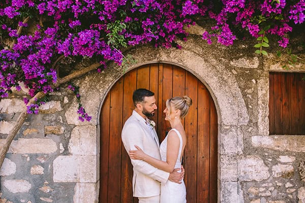 chic-summer-wedding-crete-all-white-romantic-florals_53
