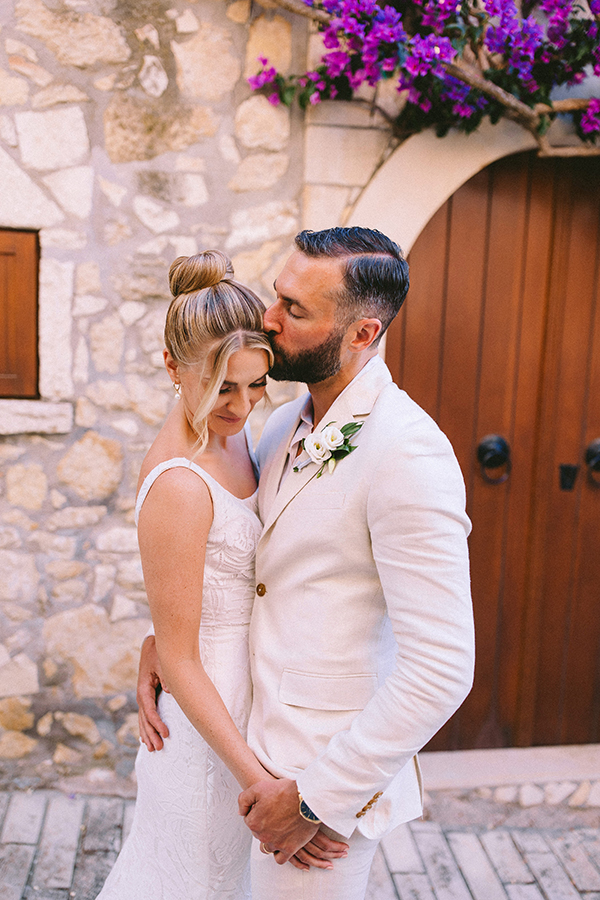 chic-summer-wedding-crete-all-white-romantic-florals_56