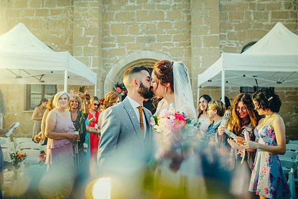 colorful-spring-wedding-galu-seaside-vivid-hues-modern-touches_01