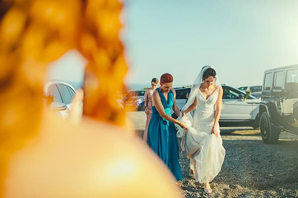 colorful-spring-wedding-galu-seaside-vivid-hues-modern-touches_05