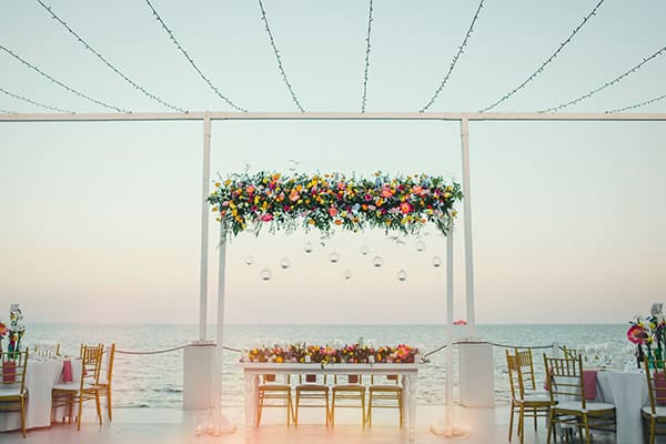 colorful-spring-wedding-galu-seaside-vivid-hues-modern-touches_09