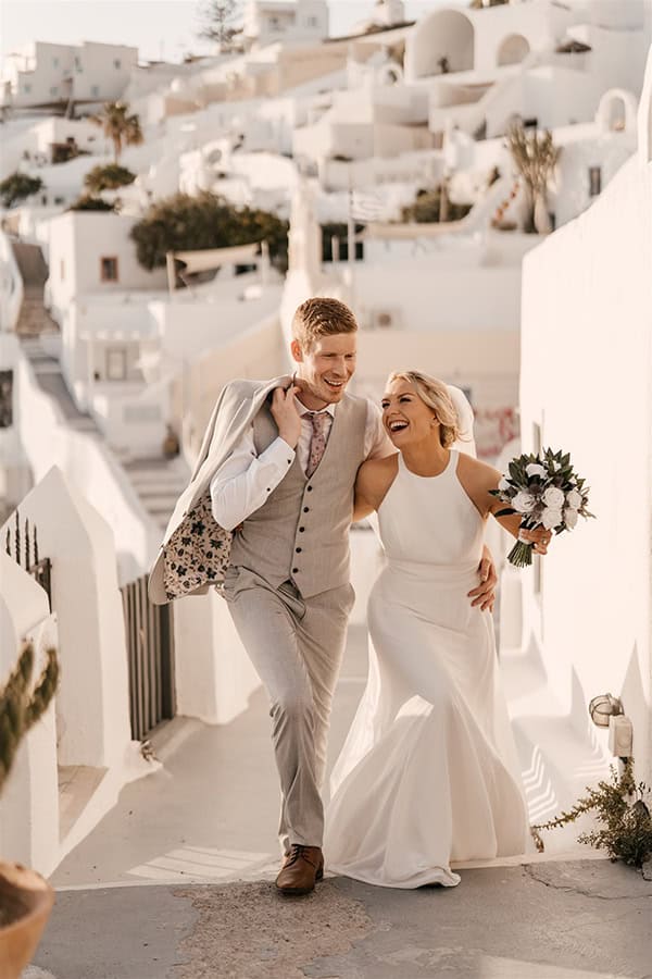 dreamy-summer-wedding-santorini-white-roses-gold-details_01
