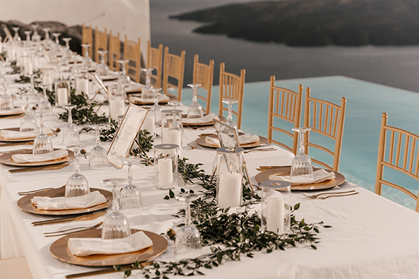dreamy-summer-wedding-santorini-white-roses-gold-details_14