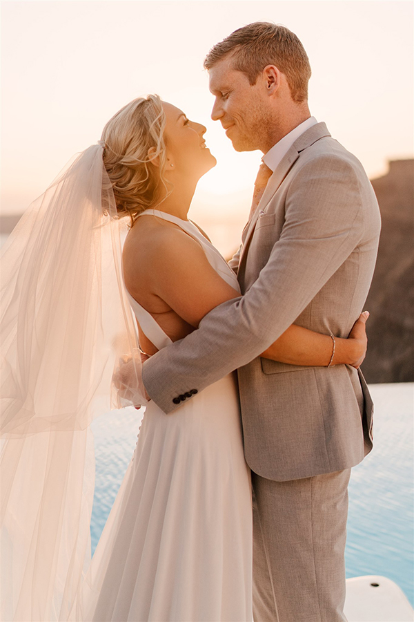 dreamy-summer-wedding-santorini-white-roses-gold-details_33