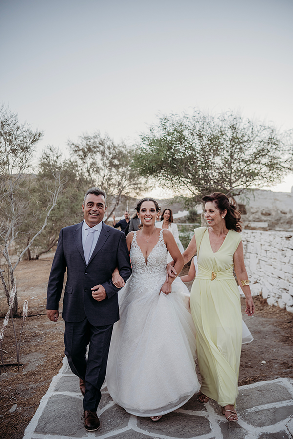 island-fall-wedding-paros-romantic-florals-pastel-tones_12