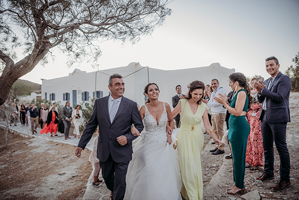 island-fall-wedding-paros-romantic-florals-pastel-tones_13