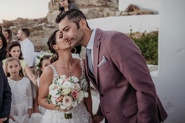 island-fall-wedding-paros-romantic-florals-pastel-tones_15