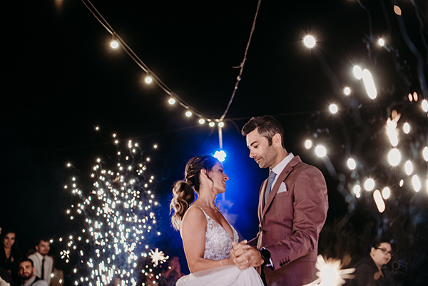 island-fall-wedding-paros-romantic-florals-pastel-tones_42