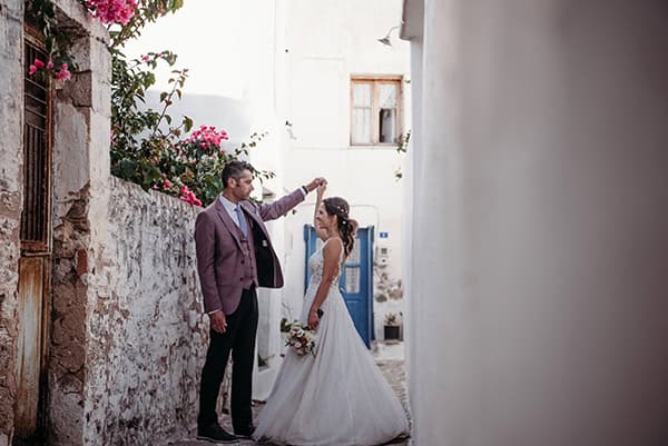 island-fall-wedding-paros-romantic-florals-pastel-tones_44
