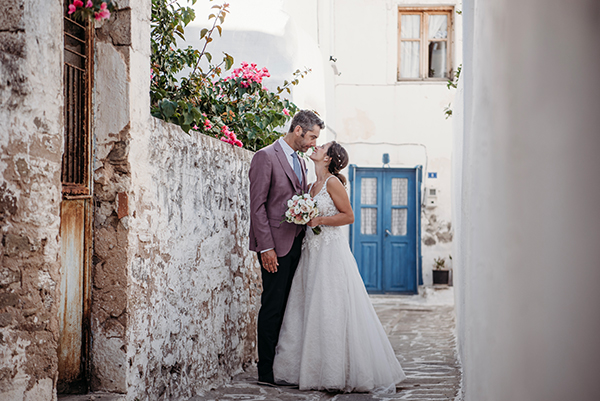 island-fall-wedding-paros-romantic-florals-pastel-tones_45