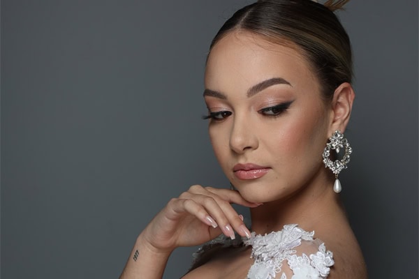 Υπέροχο νυφικό μακιγιάζ σε απαλές γήινες αποχρώσεις για την ξεχωριστή μέρα του γάμου σας