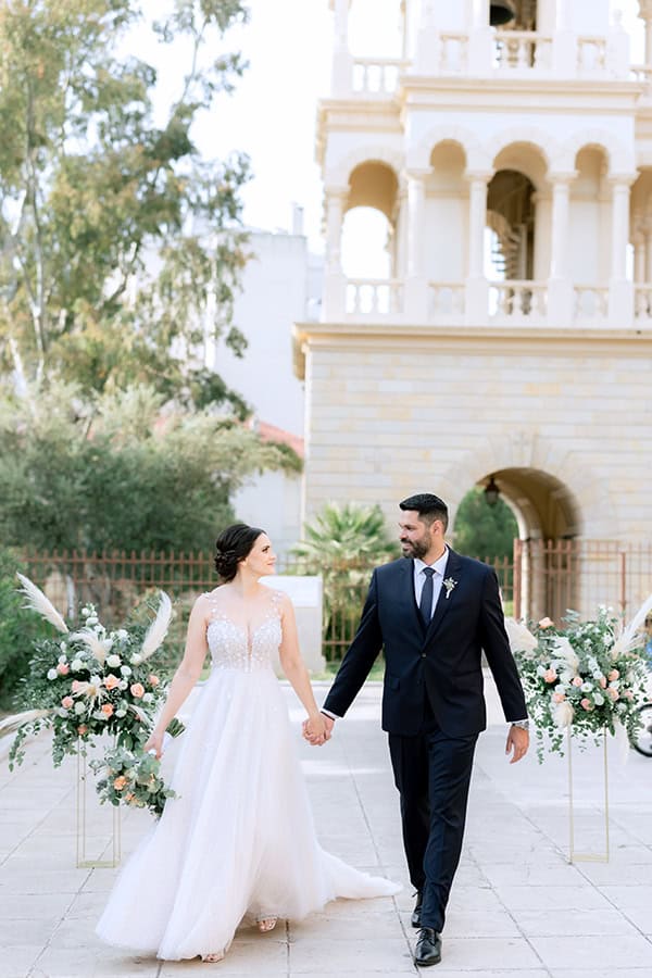 lovely-spring-wedding-athens-flowers-coral-white-tones_01