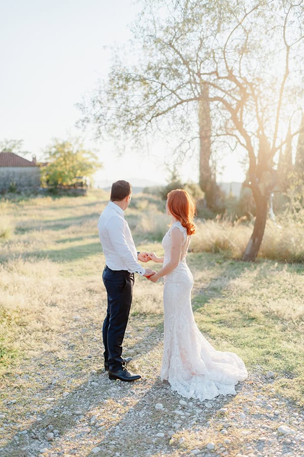 lovely-summer-wedding-agrinio-white-roses-eucalyptus_02