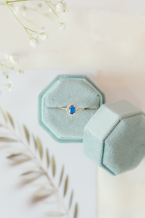 lovely-summer-wedding-agrinio-white-roses-eucalyptus_06