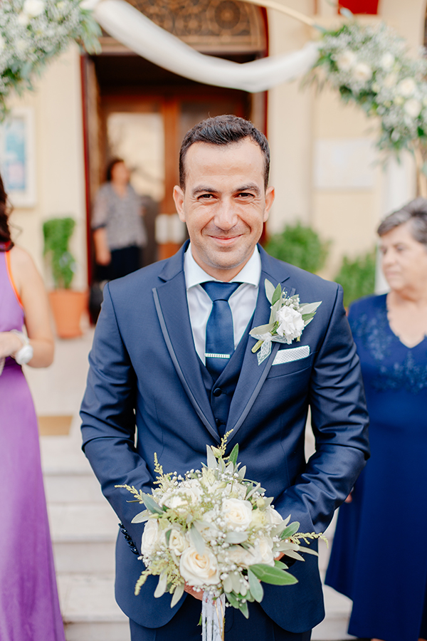 lovely-summer-wedding-agrinio-white-roses-eucalyptus_16