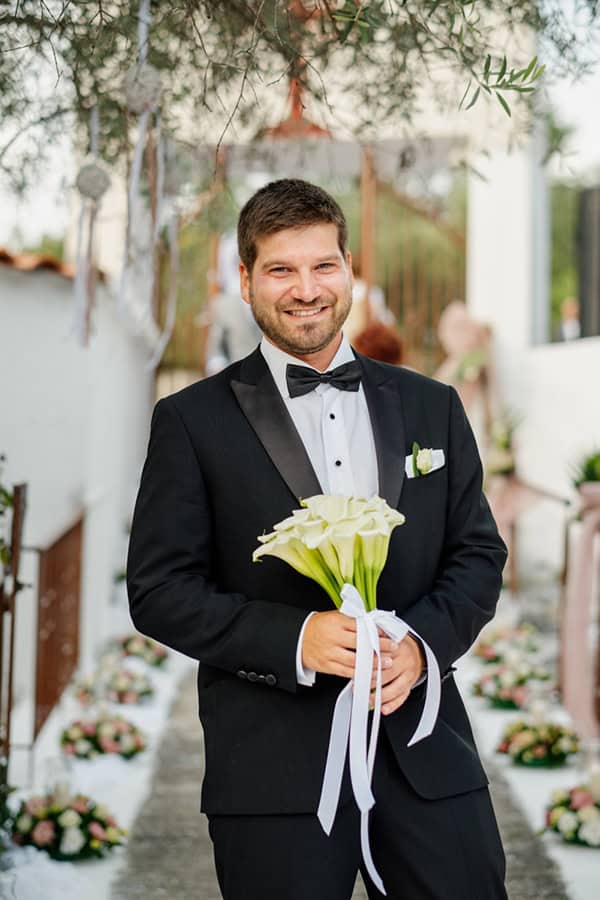 lovely-summer-wedding-drama-white-callas_14x