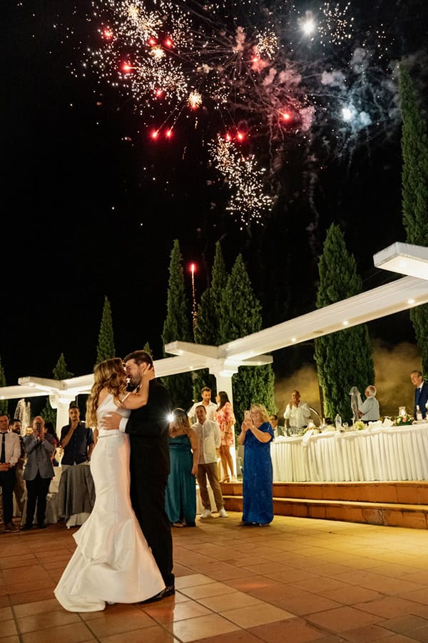 lovely-summer-wedding-drama-white-callas_34x