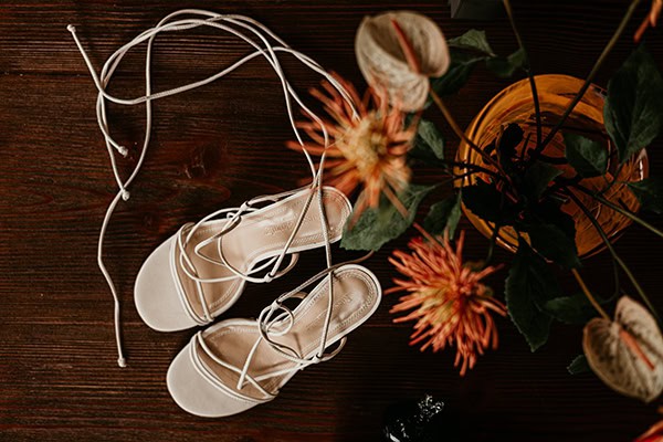 lovely-summer-wedding-kalamata-eucalyptus-olive-leaves_03