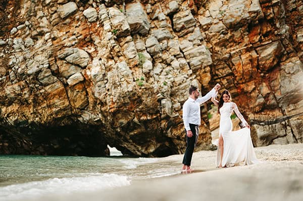 lovely-summer-wedding-larisa-pampas-grass-florals-mint-shades_03x