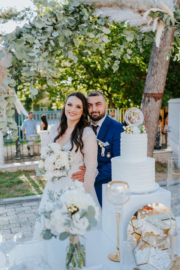 lovely-summer-wedding-thessaloniki-white-lisianthus-hydrangeas_18x