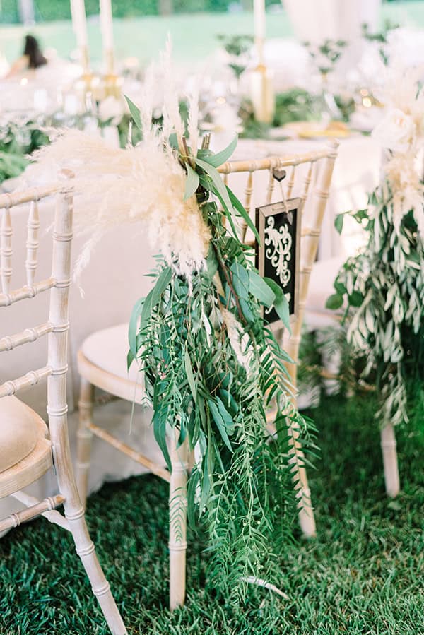 romantic-chic-decoration-ideas-wedding-white-blooms-lush-greeneries_14