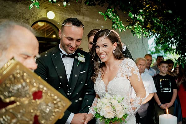 romantic-fall-wedding-roses-lycianthus_01x