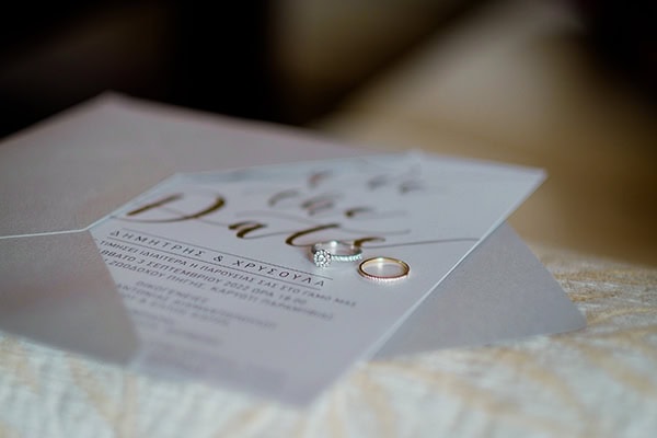 romantic-fall-wedding-roses-lycianthus_02x