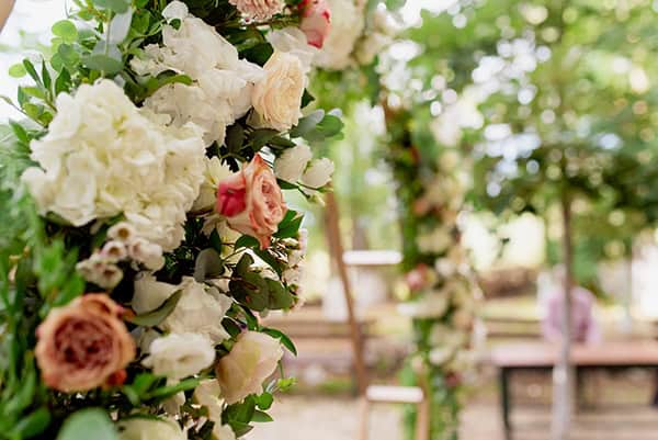 romantic-fall-wedding-roses-lycianthus_09