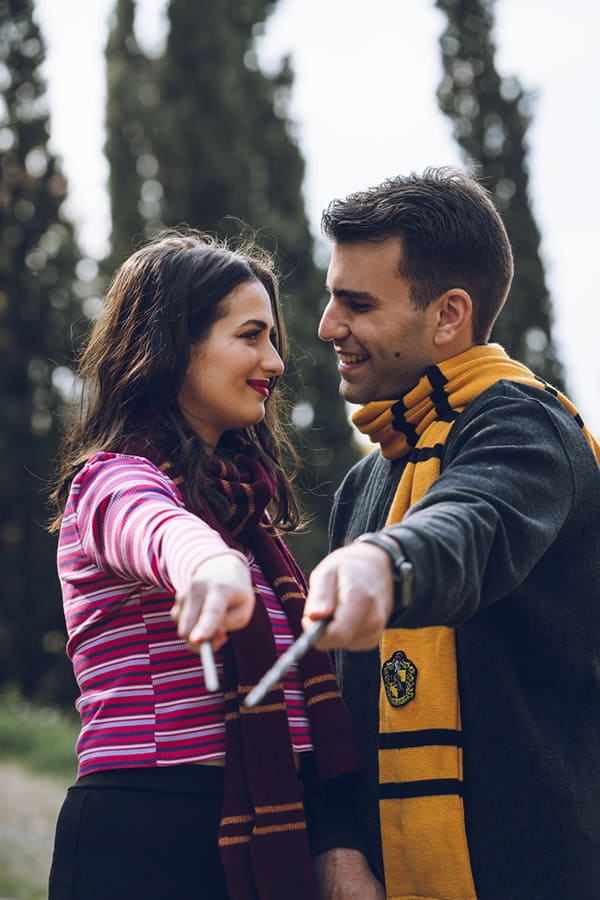 romantic-prewedding-shoot-athens-lovely-snapshots-nature-backdrop_02