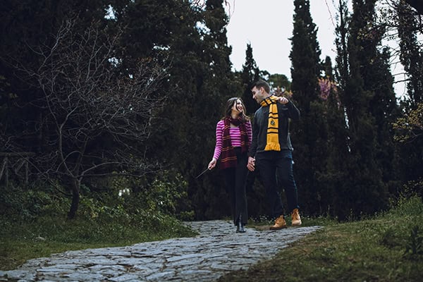 romantic-prewedding-shoot-athens-lovely-snapshots-nature-backdrop_03