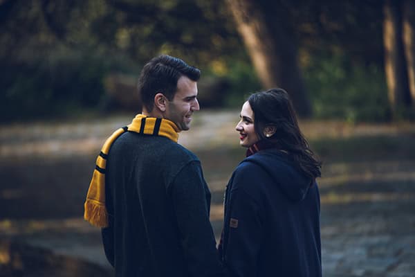 romantic-prewedding-shoot-athens-lovely-snapshots-nature-backdrop_10