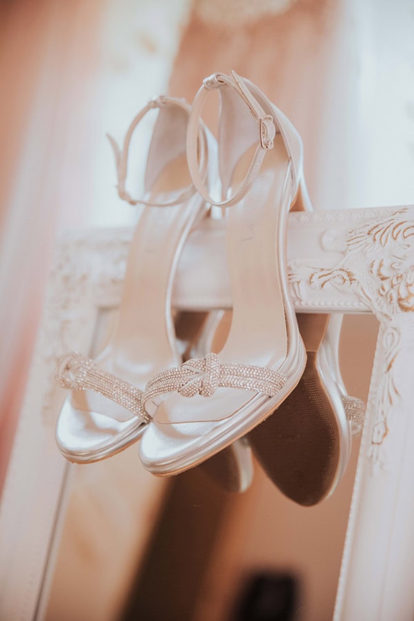 romantic-summer-wedding-athens-white-roses-baby-breaths_06