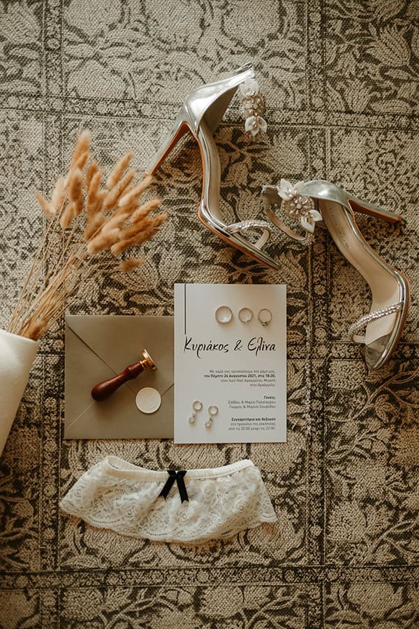 romantic-summer-wedding-nicosia-light-blue-hydrangeas-peach-roses_02