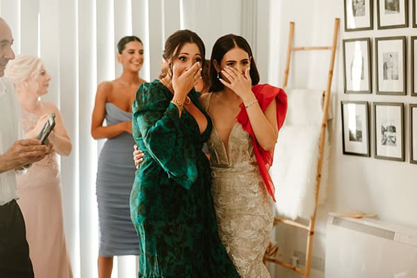 romantic-summer-wedding-nicosia-light-blue-hydrangeas-peach-roses_06