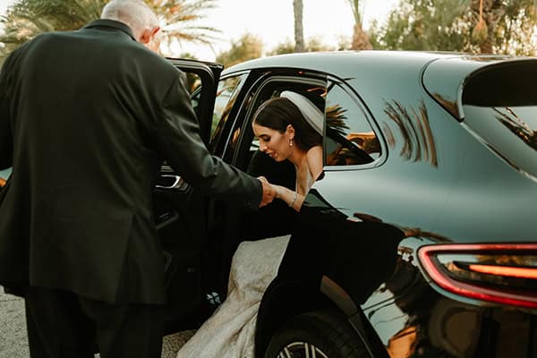 romantic-summer-wedding-nicosia-light-blue-hydrangeas-peach-roses_11x