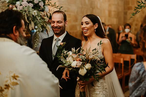 romantic-summer-wedding-nicosia-light-blue-hydrangeas-peach-roses_13z