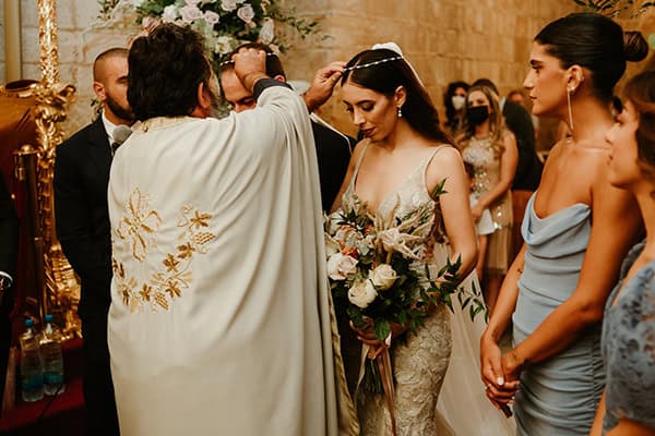 romantic-summer-wedding-nicosia-light-blue-hydrangeas-peach-roses_14