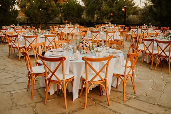 romantic-summer-wedding-nicosia-light-blue-hydrangeas-peach-roses_16