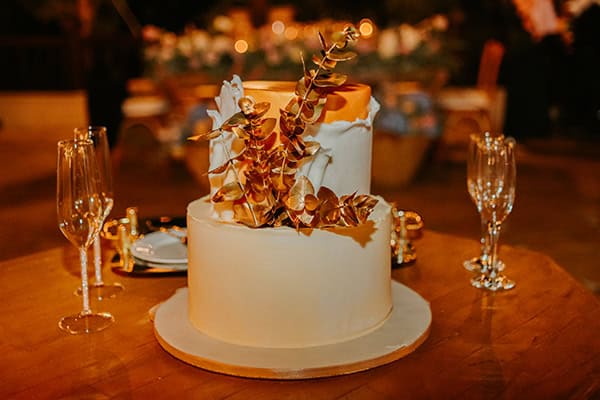 romantic-summer-wedding-nicosia-light-blue-hydrangeas-peach-roses_29