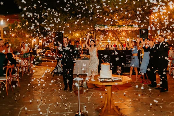 romantic-summer-wedding-nicosia-light-blue-hydrangeas-peach-roses_30