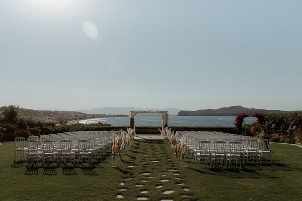 seaside-summer-wedding-chania-pampas-grass-anthurium_04