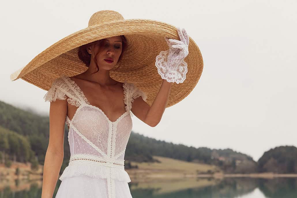 Υπέροχα νυφικά φορέματα από Joycard σε μποέμ – romantic ύφος για μια πανέμορφη εμφάνιση