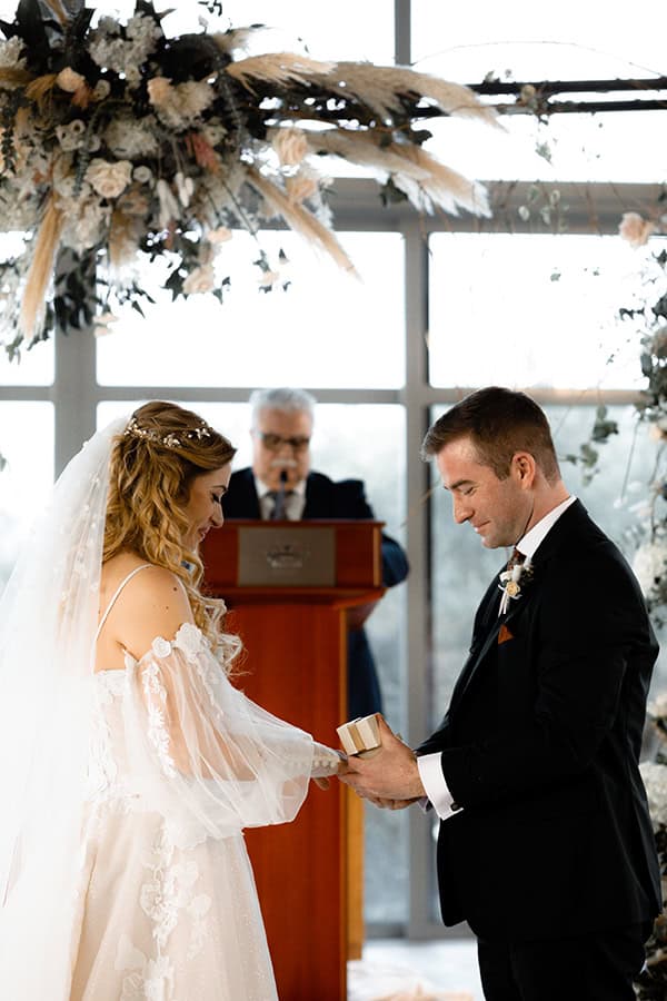 ultra-romantic-winter-wedding-thessaloniki-beautiful-florals-candles_02