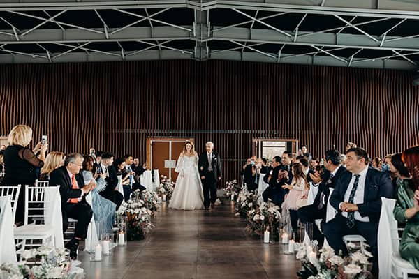 ultra-romantic-winter-wedding-thessaloniki-beautiful-florals-candles_14